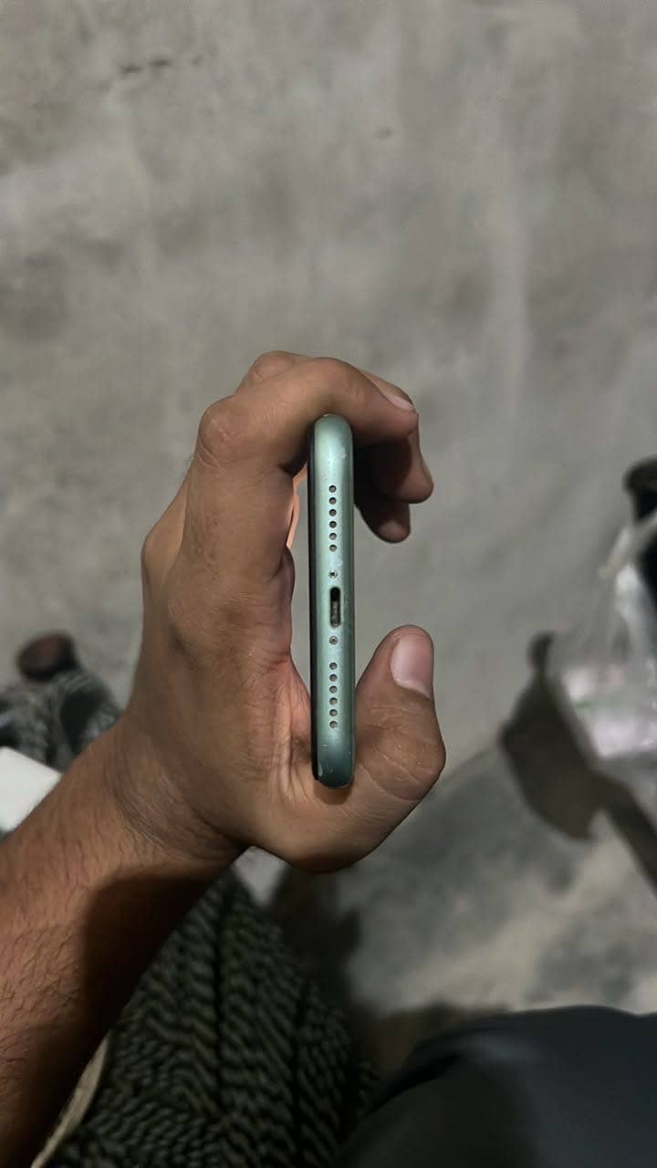 Apple iPhone 11 3