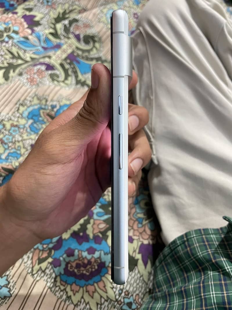 Google Pixel 7 5