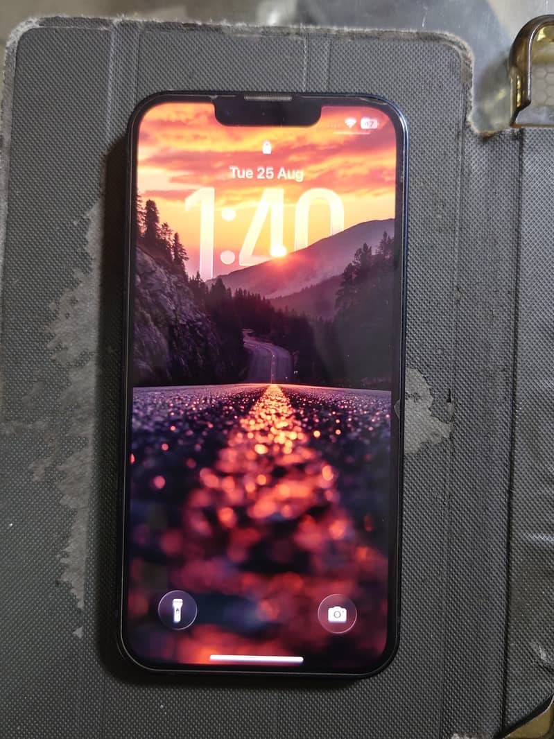 Apple iPhone 13 2
