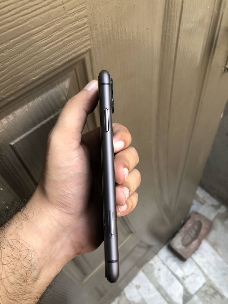 Apple iPhone 11 3