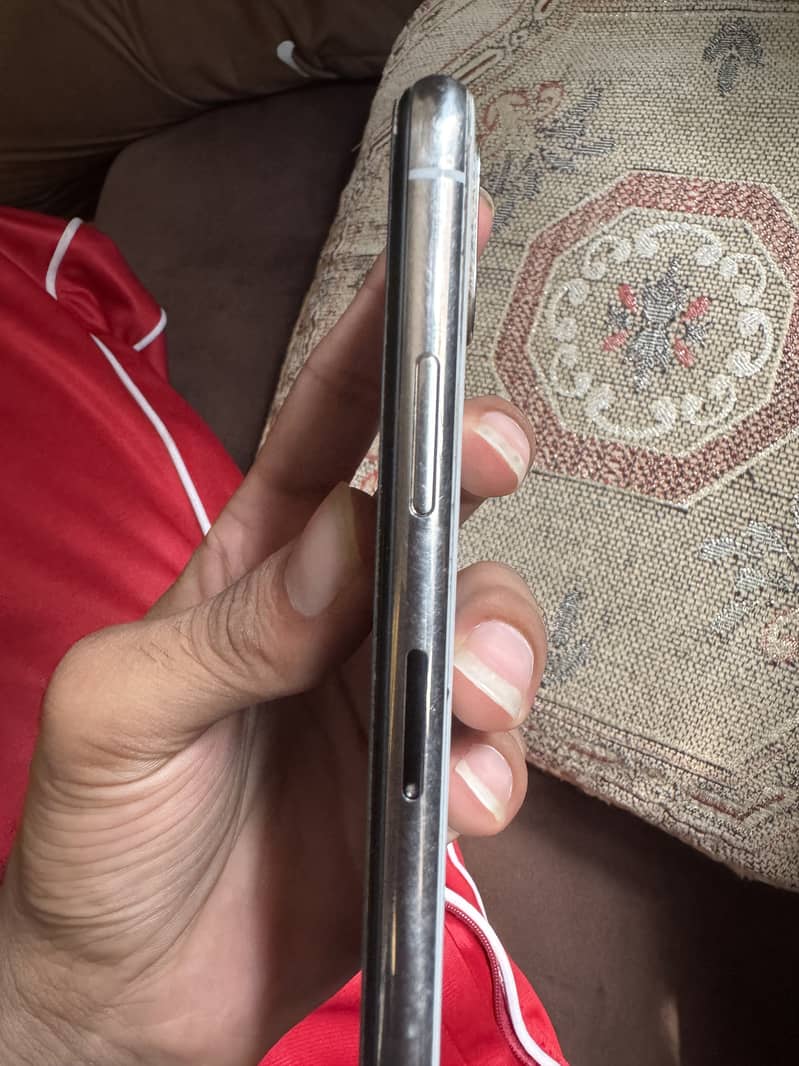 Apple iPhone X 4