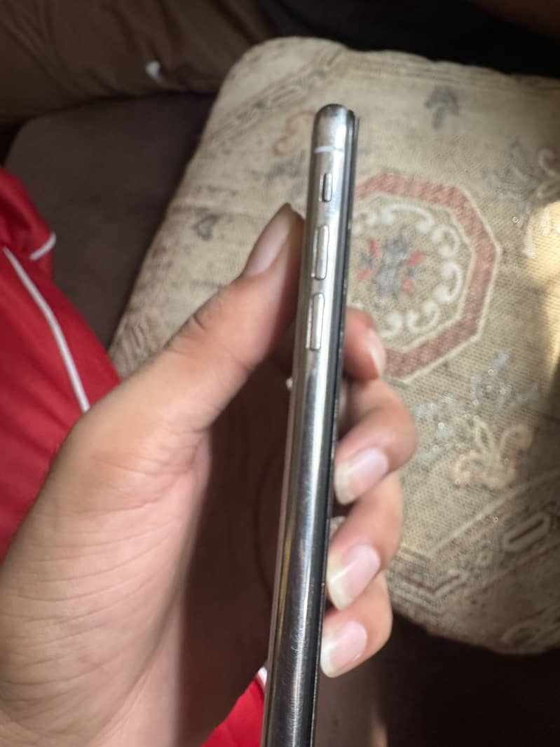 Apple iPhone X 5