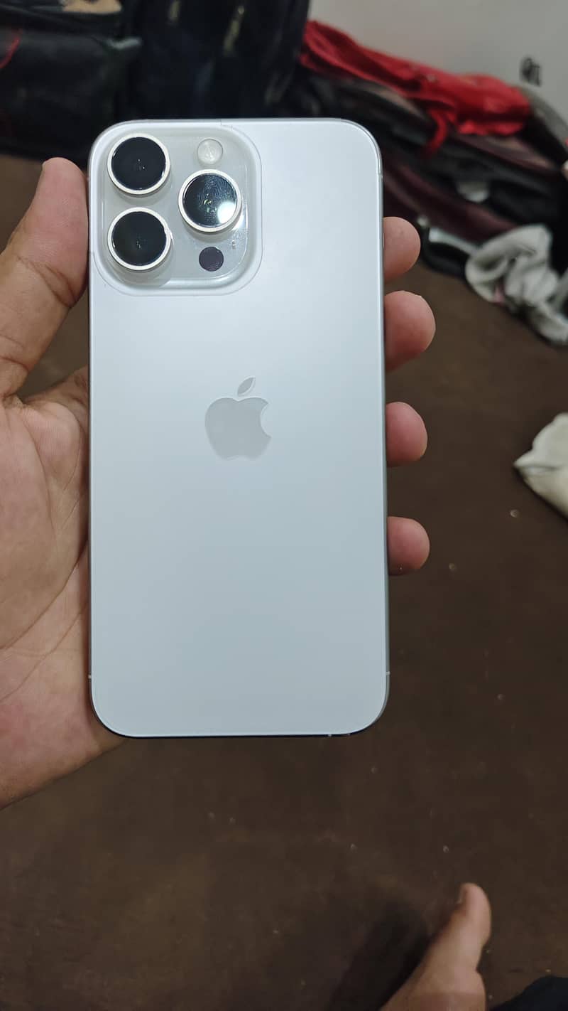 Apple iPhone 15 Pro Max 2