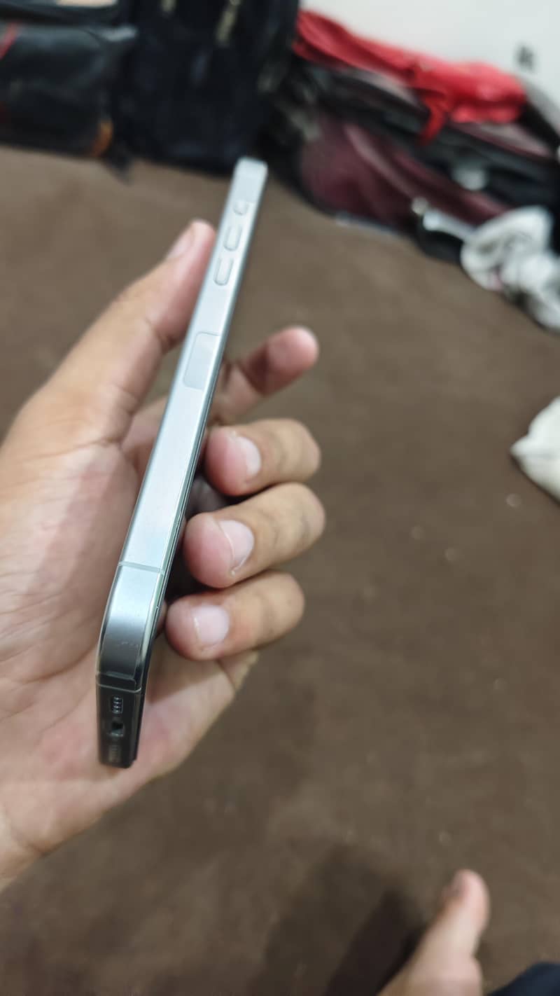 Apple iPhone 15 Pro Max 3