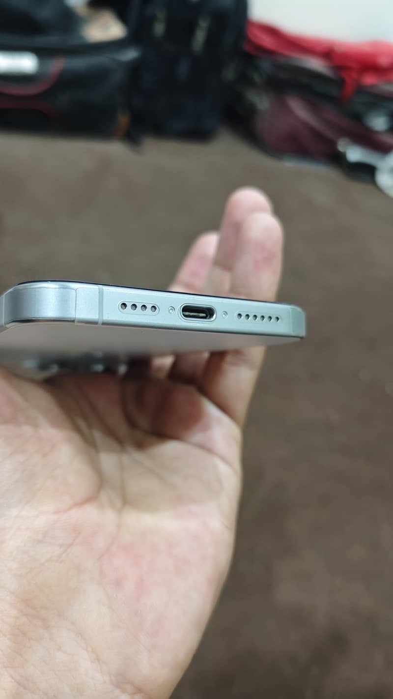 Apple iPhone 15 Pro Max 6