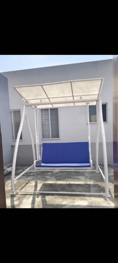 brand new Swing with poshish.