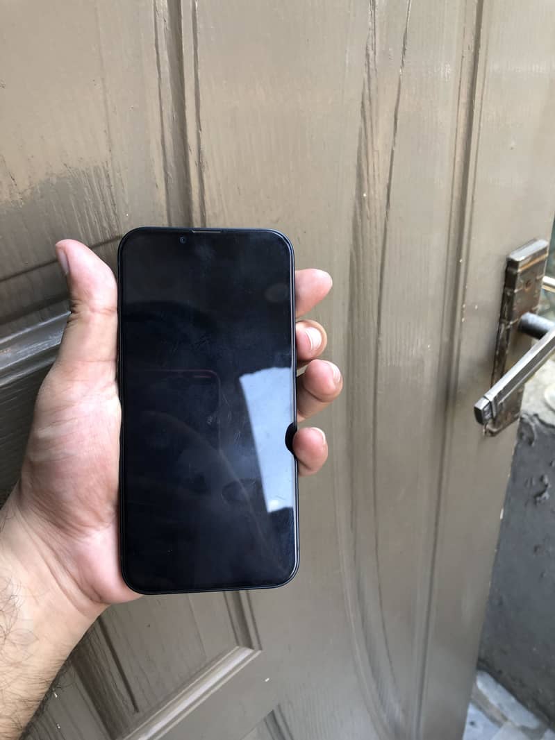 Apple iPhone 13 4