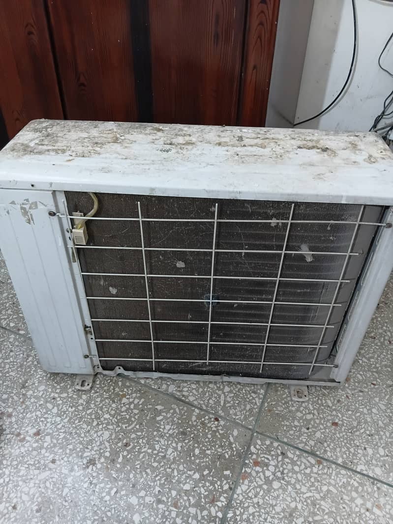 Gree Split AC With Compressor 0