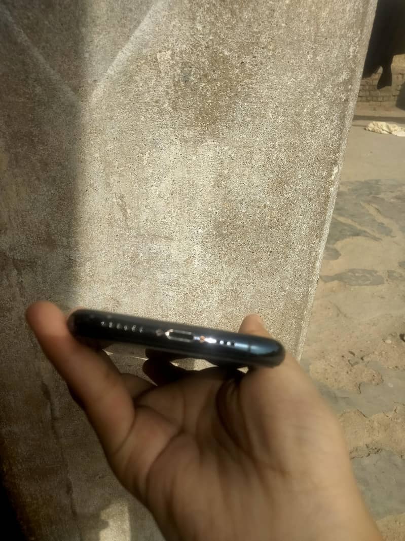 Apple iPhone 11 Pro 1