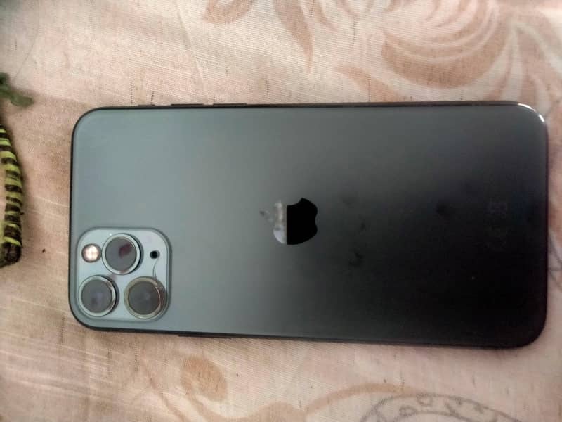 Apple iPhone 11 Pro 4