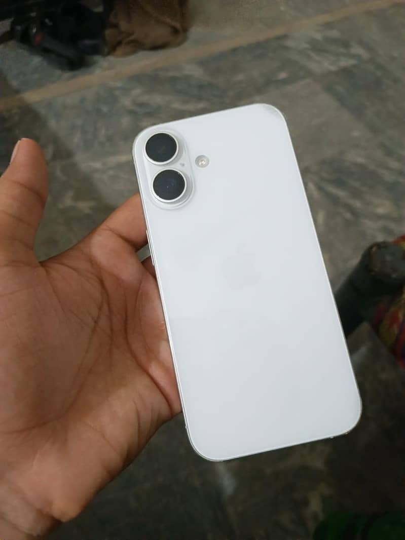 Apple iPhone 16 0