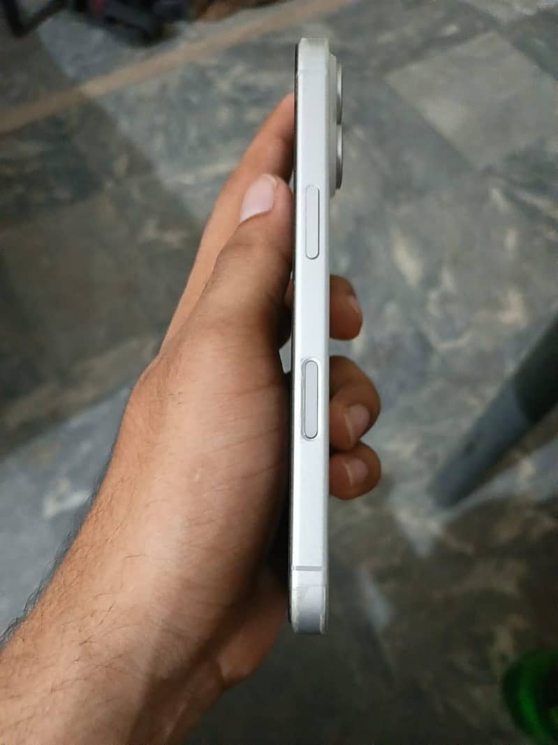 Apple iPhone 16 1