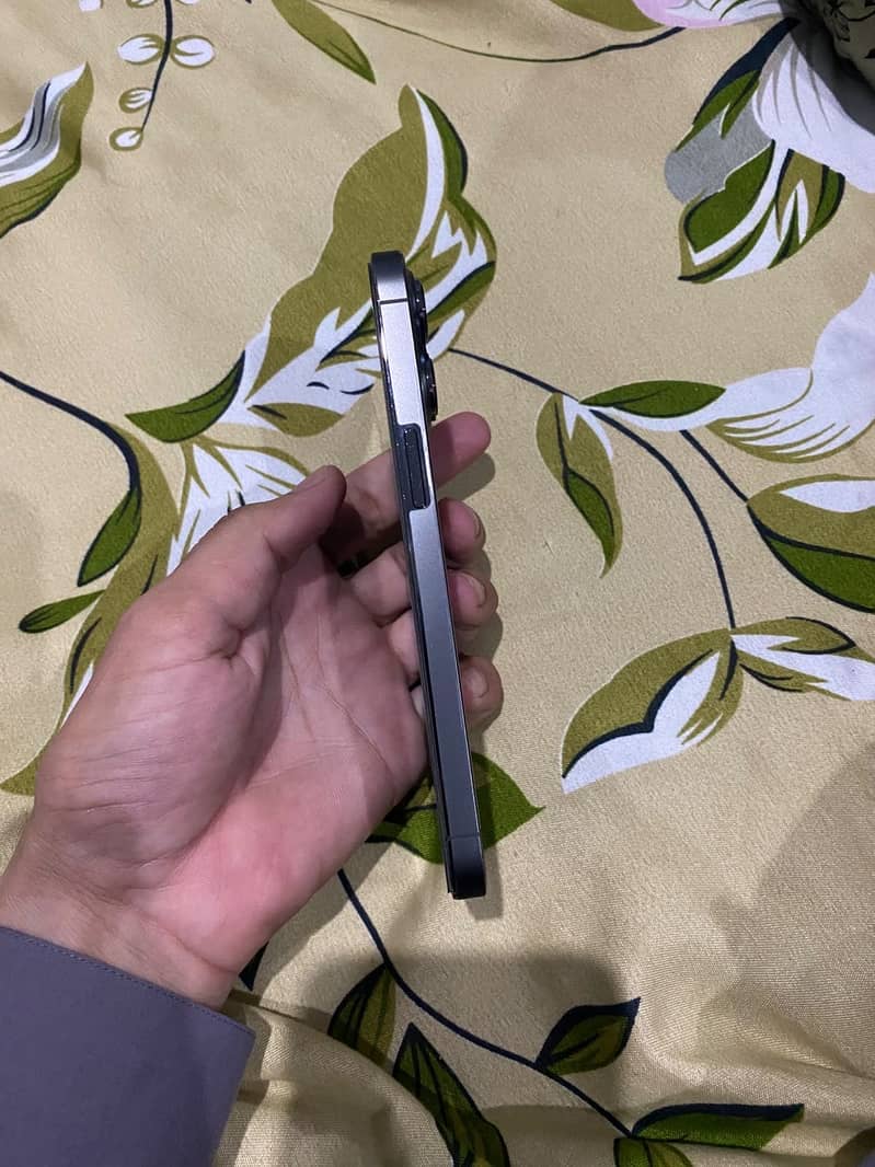Apple iPhone 13 Pro 2