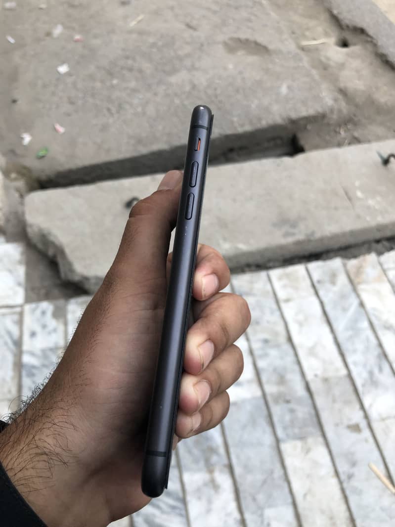 Apple iPhone 11 1