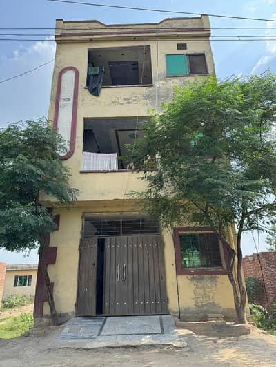 3 Marla triple story house for sale on rent 50000 all facilities available