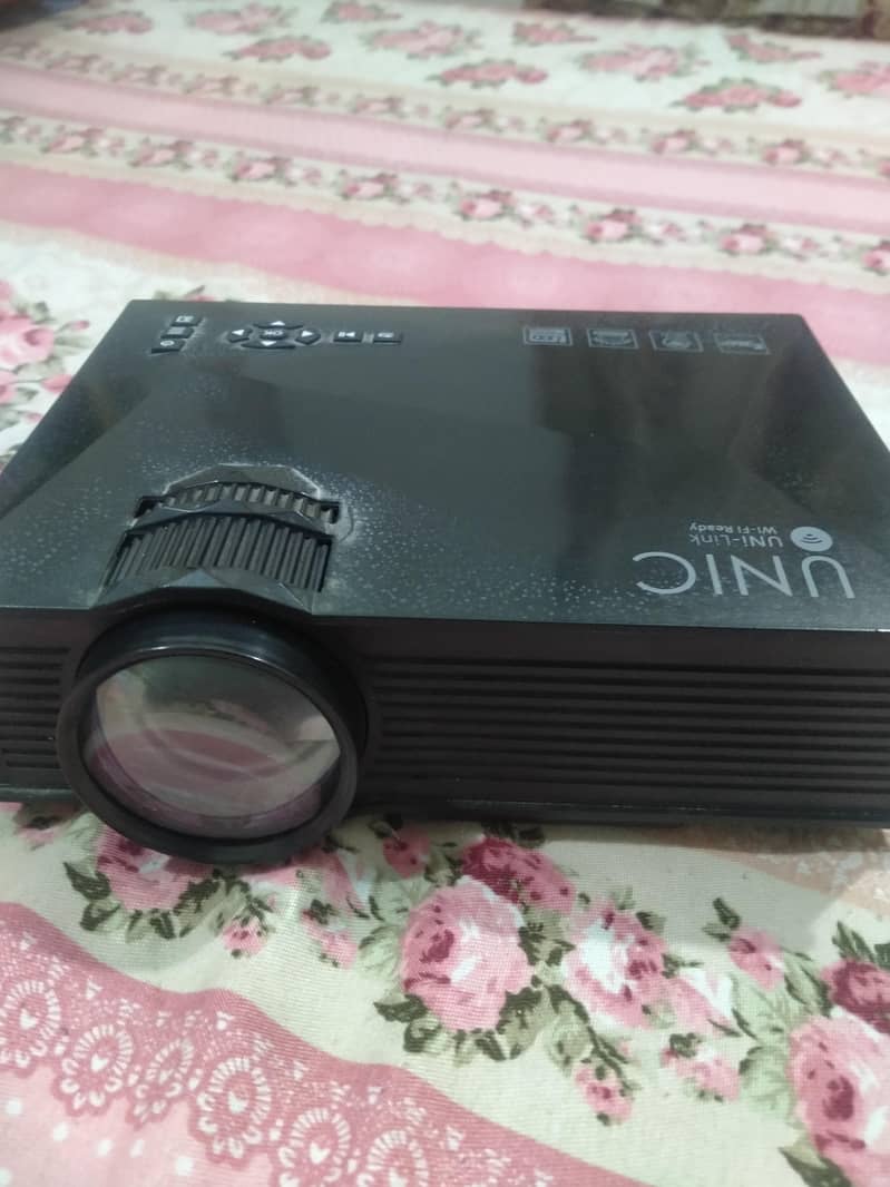 unic projector 2