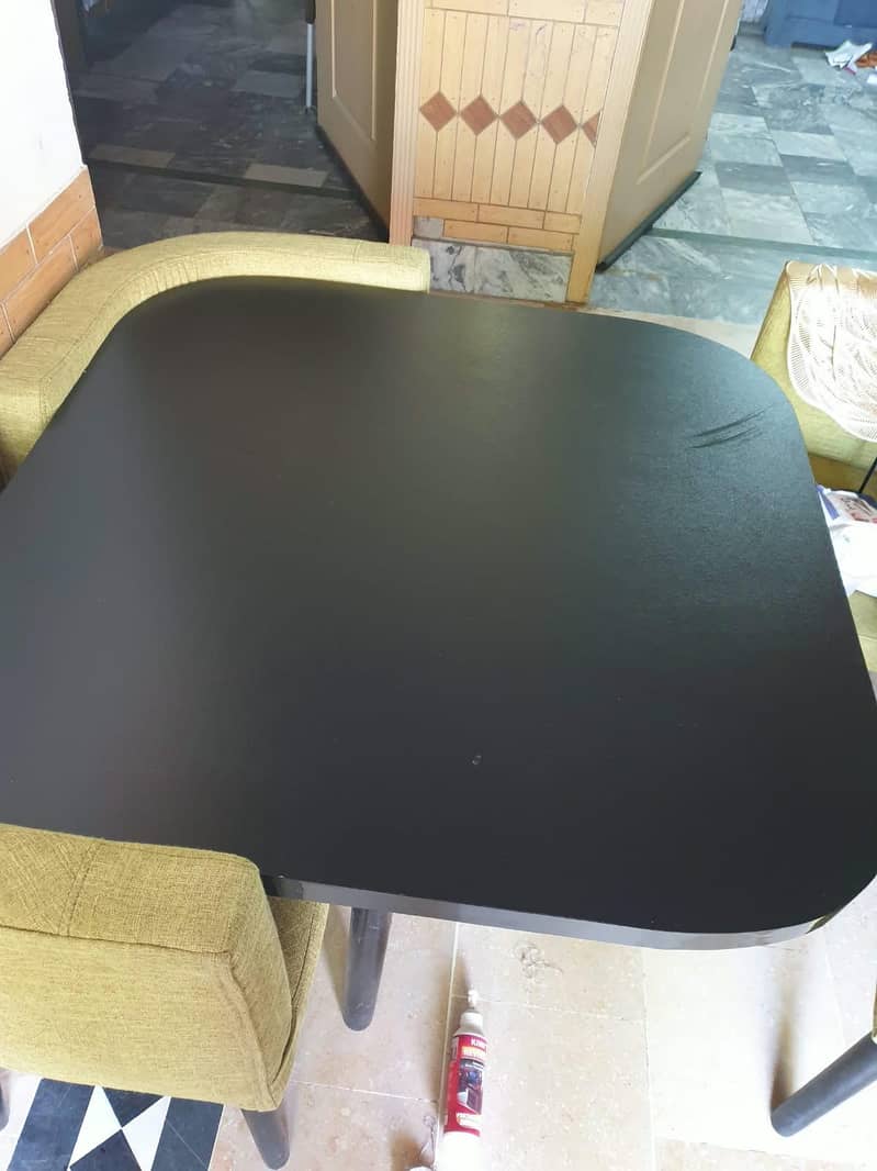4 seater dining table 0