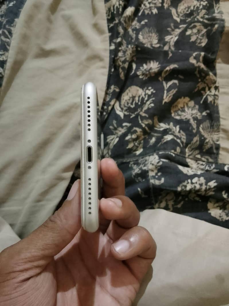 Apple iPhone 7 Plus 2