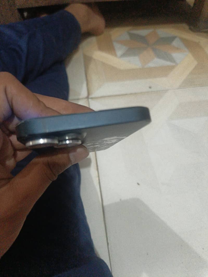 Apple iPhone 14 3