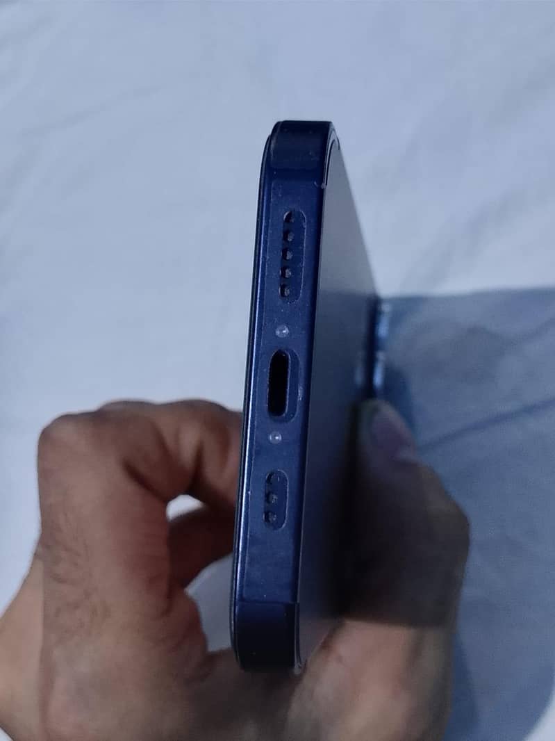 Apple iPhone 13 5