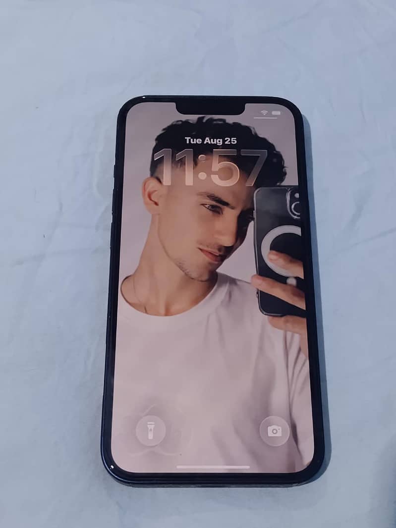 Apple iPhone 13 7