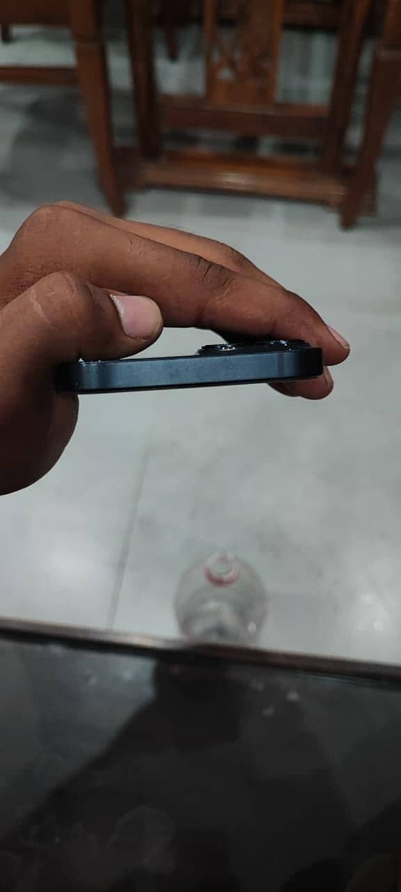 iPhone 13 4