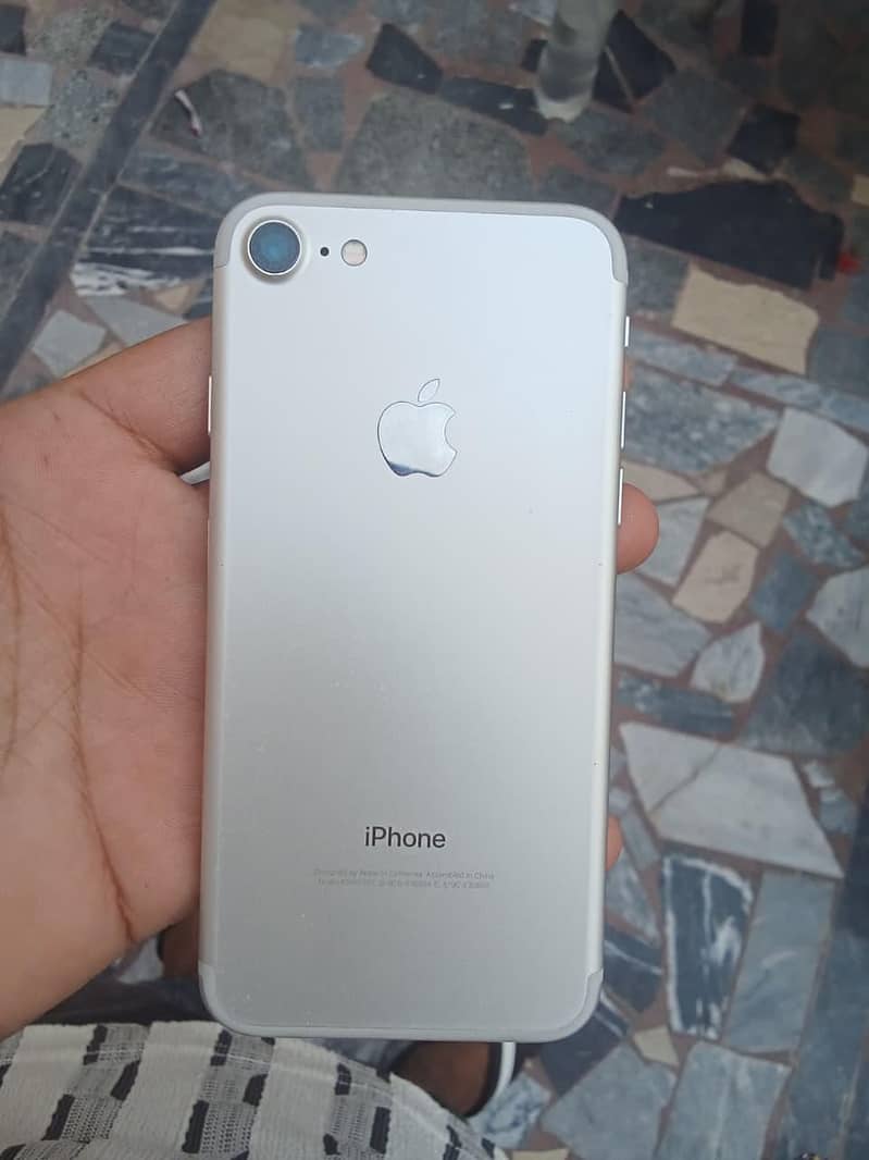 Apple iPhone 7 0
