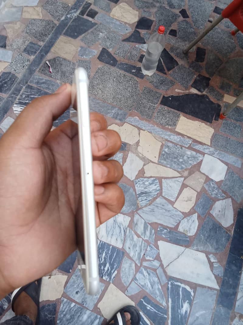 Apple iPhone 7 3
