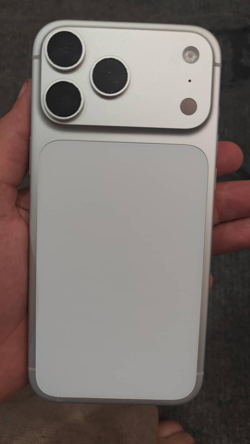 Apple iPhone 17 Pro Max 1