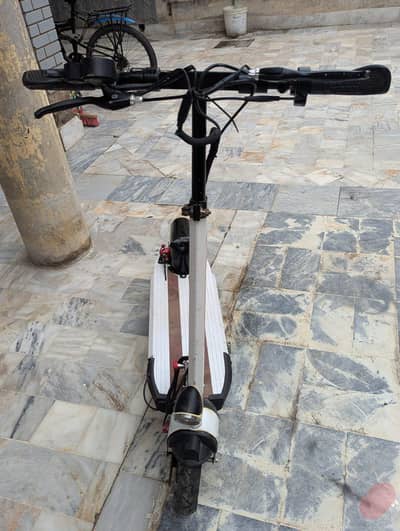 E-Wheelers Electric Scooter – Used – Good Condition