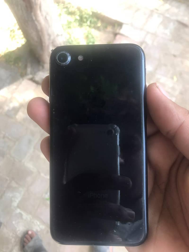Apple iPhone 7 0