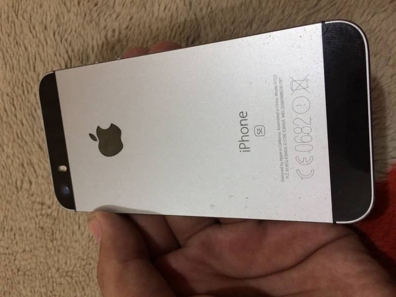 Apple iPhone SE 15