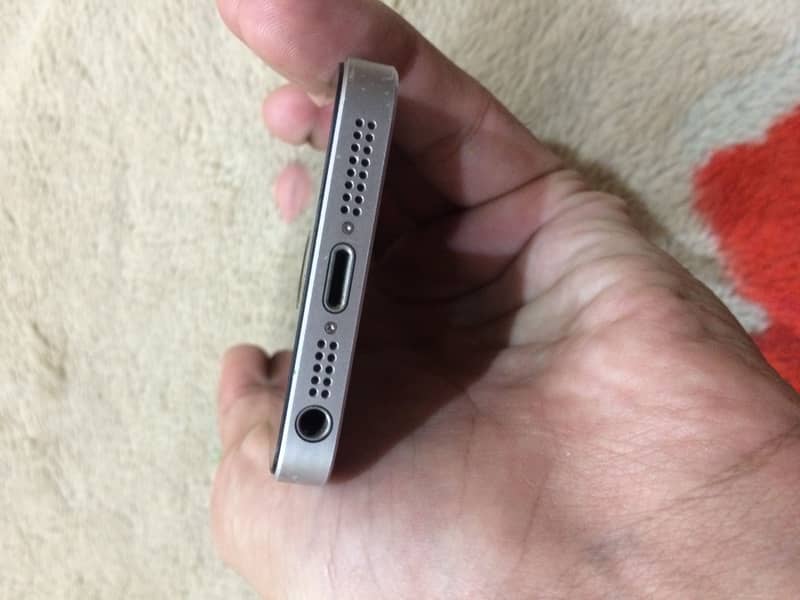 Apple iPhone SE 19