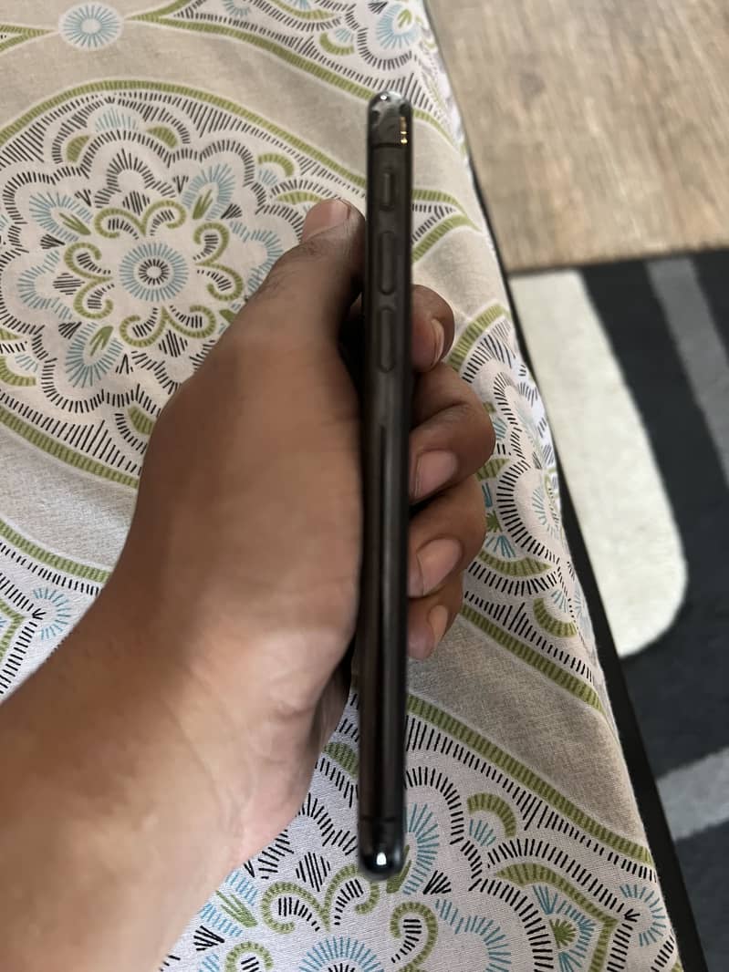 Apple iPhone X 3