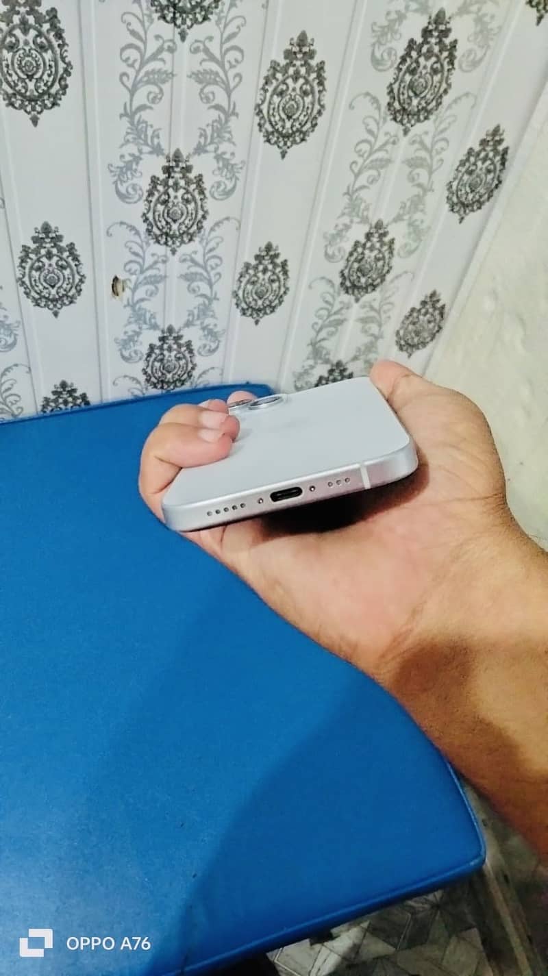 Apple iPhone 15 9