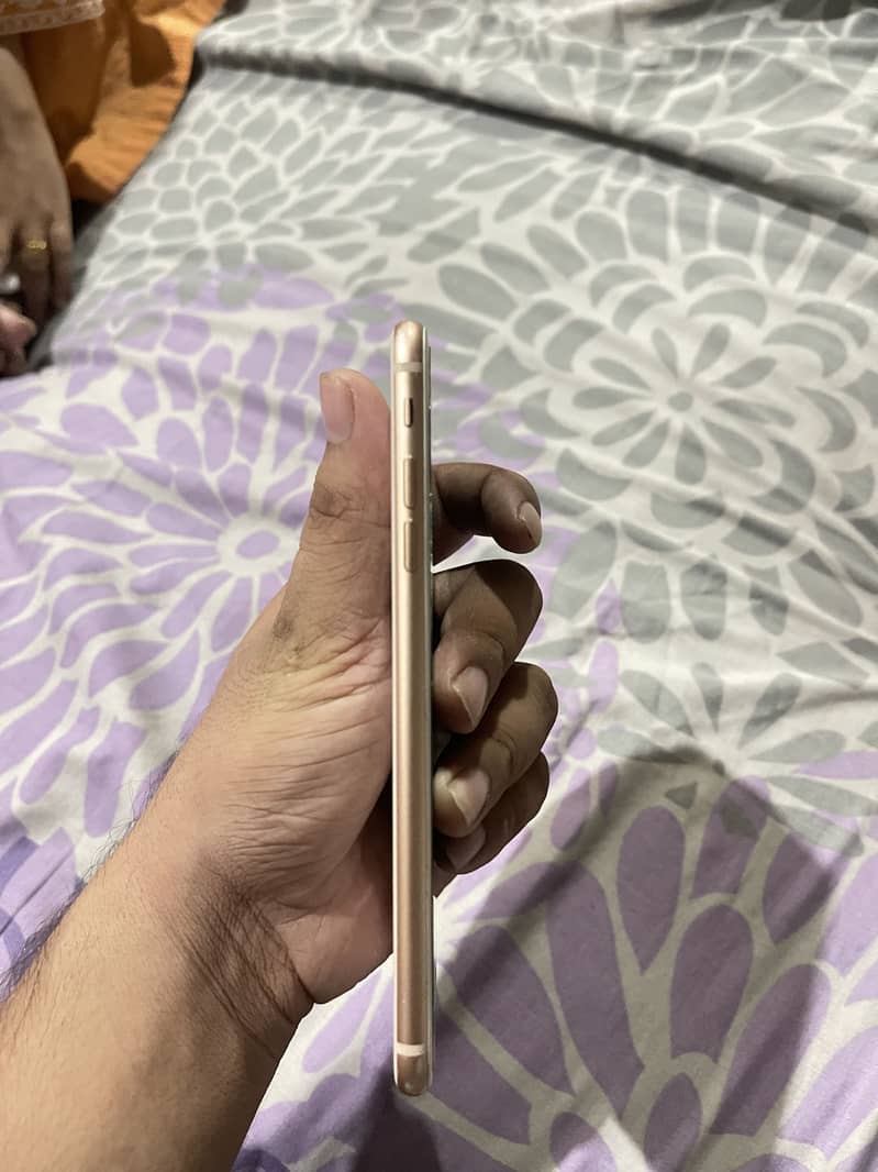 Apple iPhone 8 Plus 3