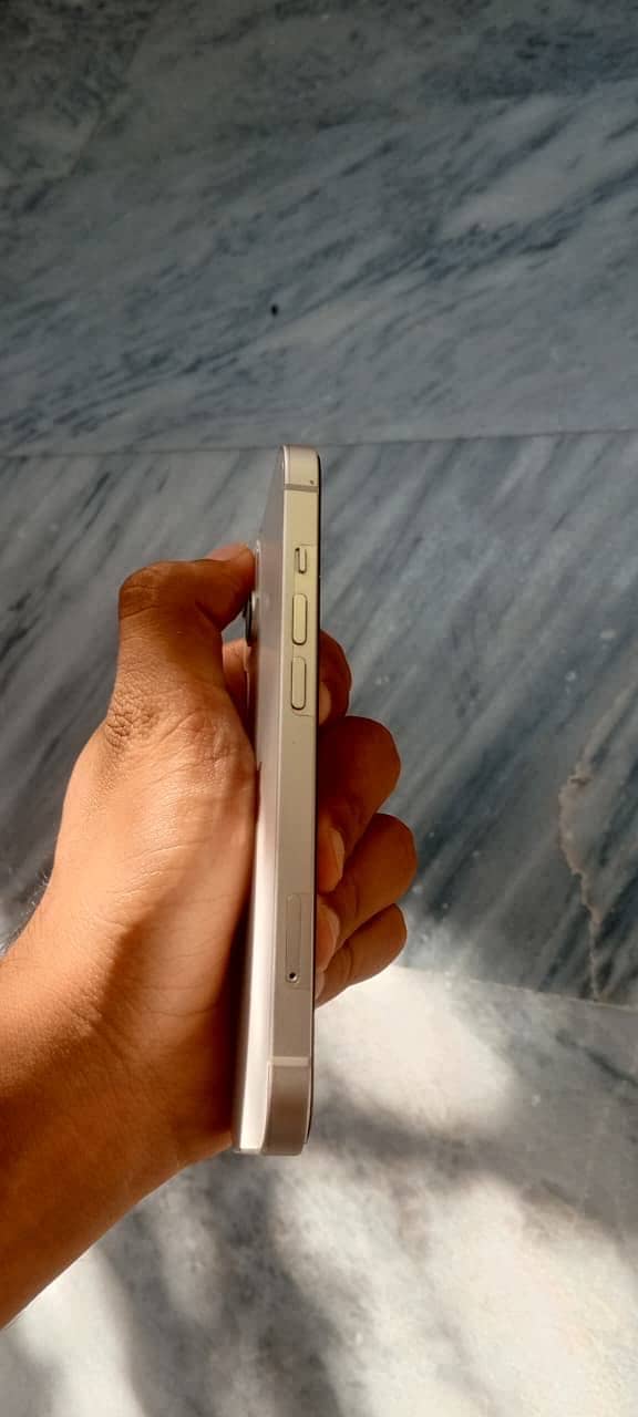 Apple iPhone 13 2