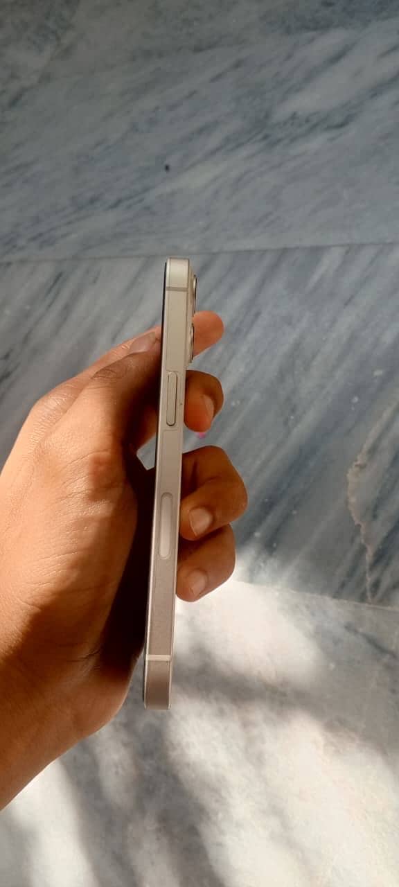 Apple iPhone 13 3