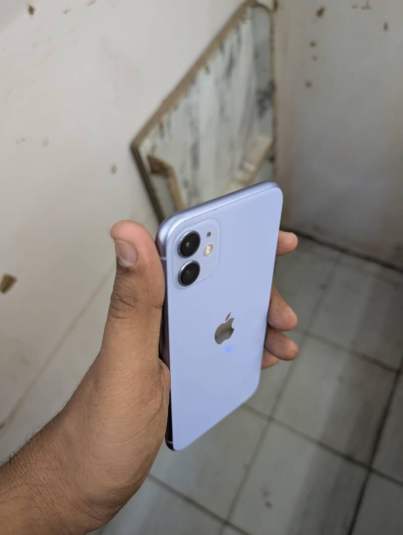 Apple iPhone 11 4