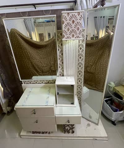 dressing & tv trolly