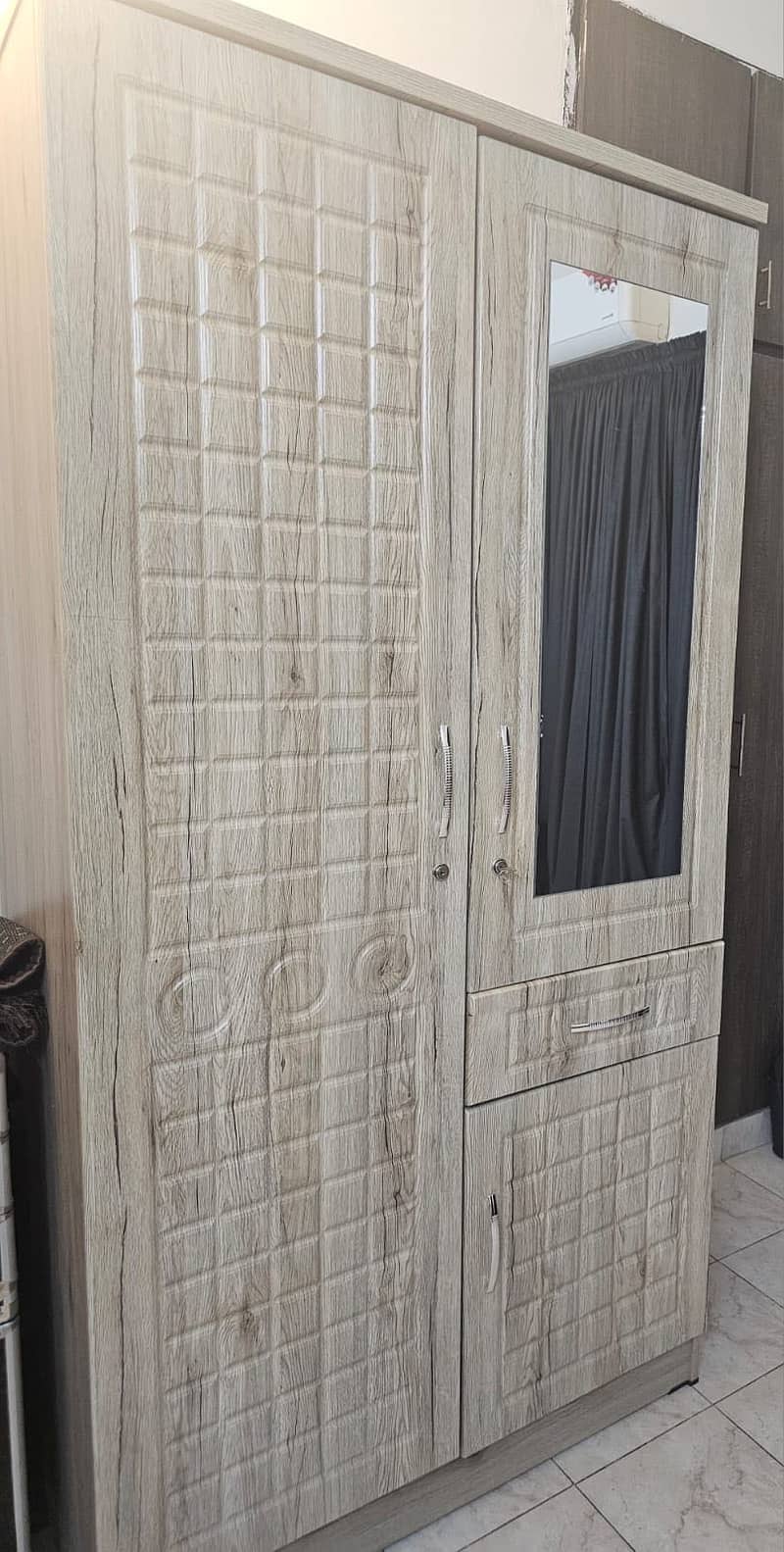 Wardrobe 0
