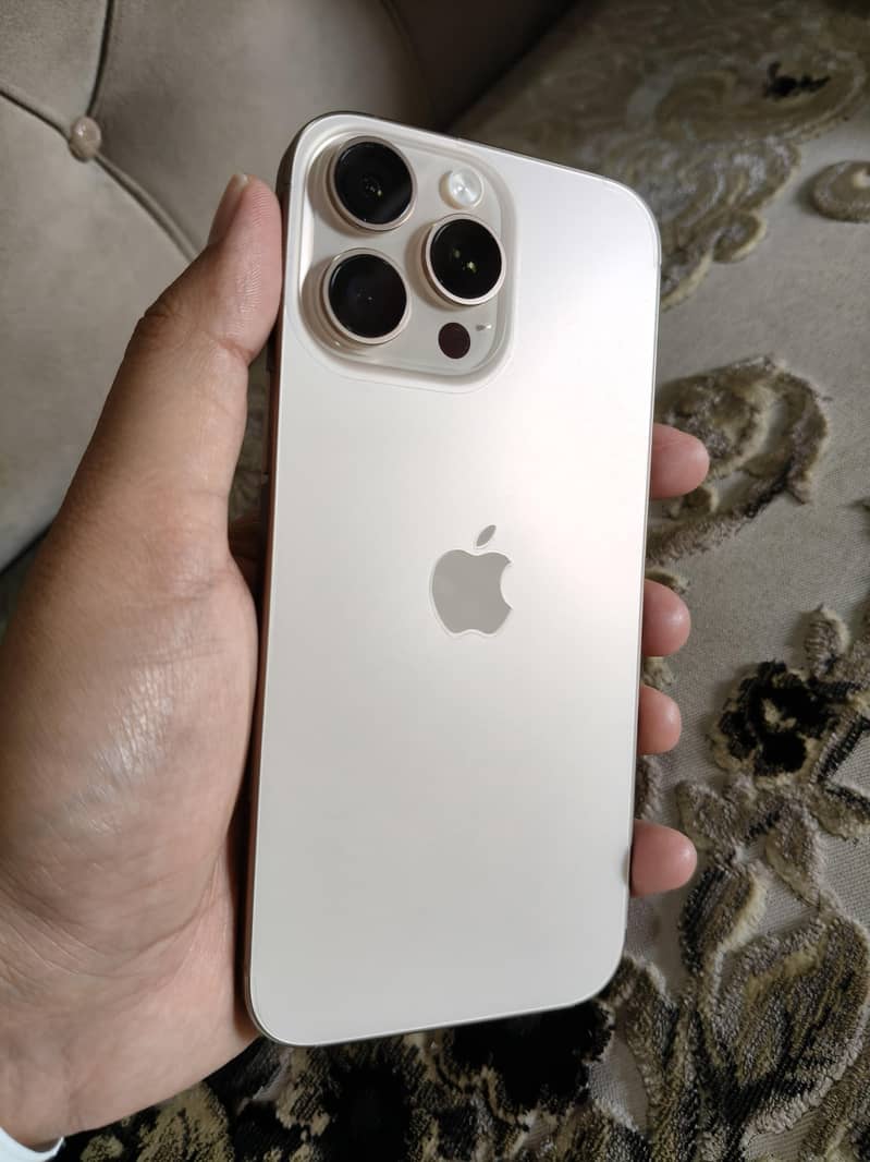 Apple iPhone 16 Pro Max 2
