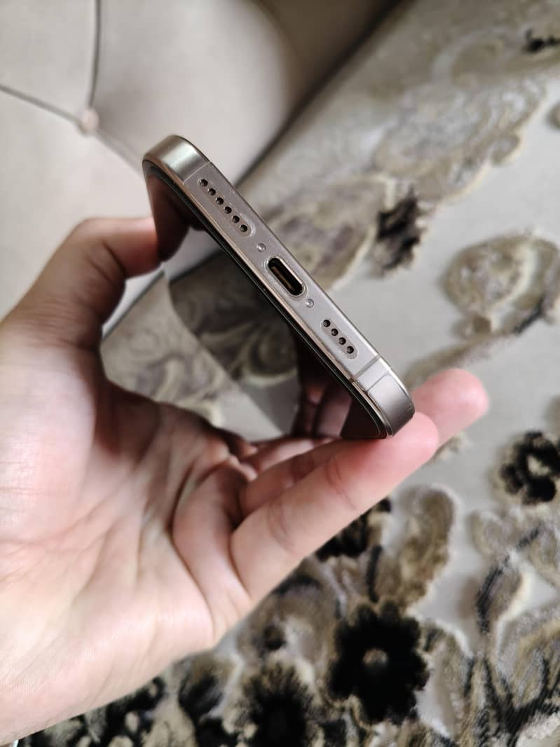 Apple iPhone 16 Pro Max 3