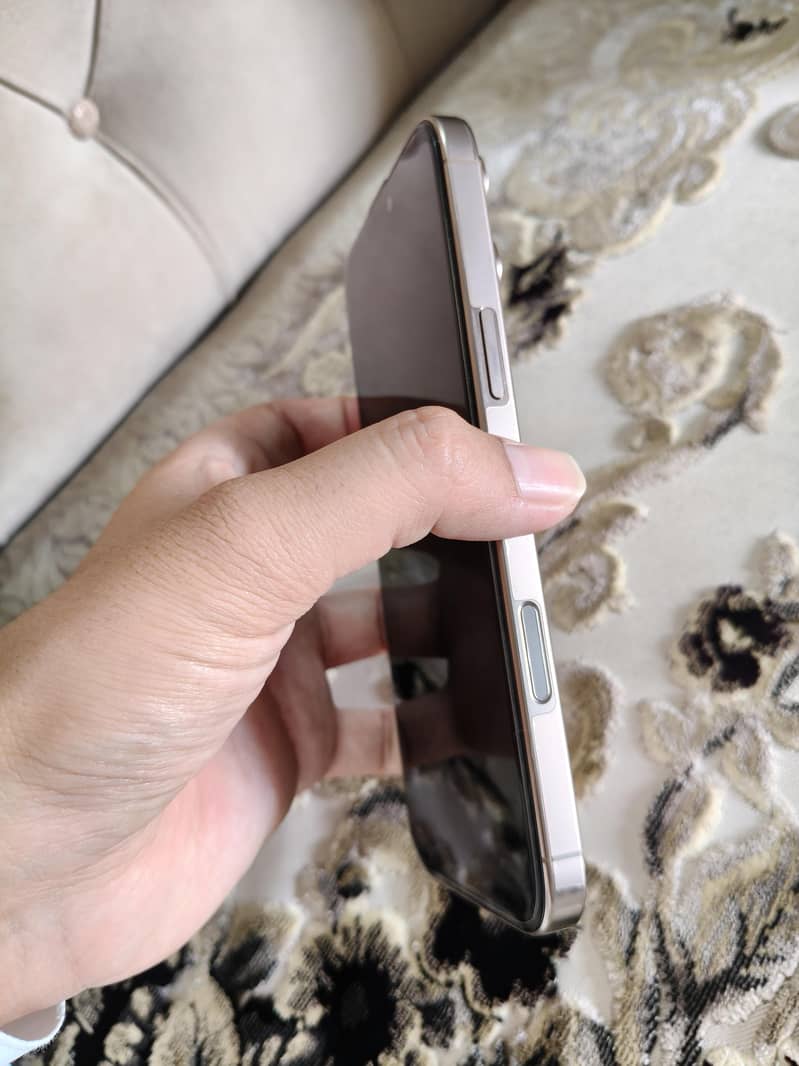 Apple iPhone 16 Pro Max 5
