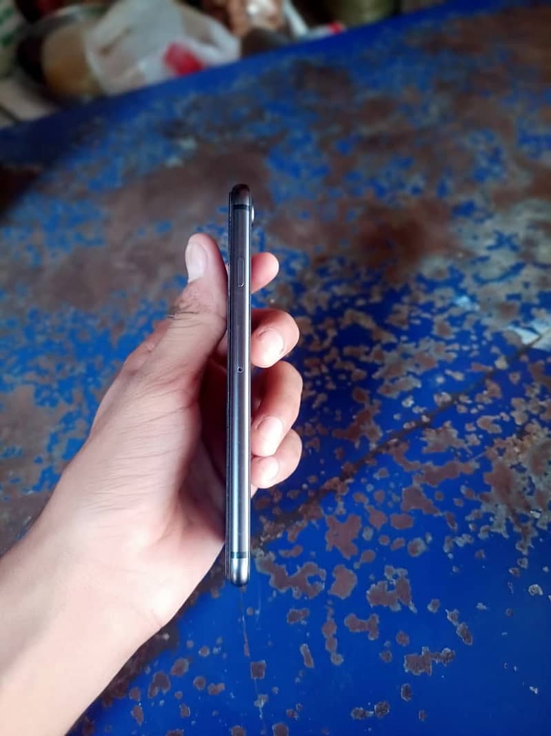Apple iPhone 8 1