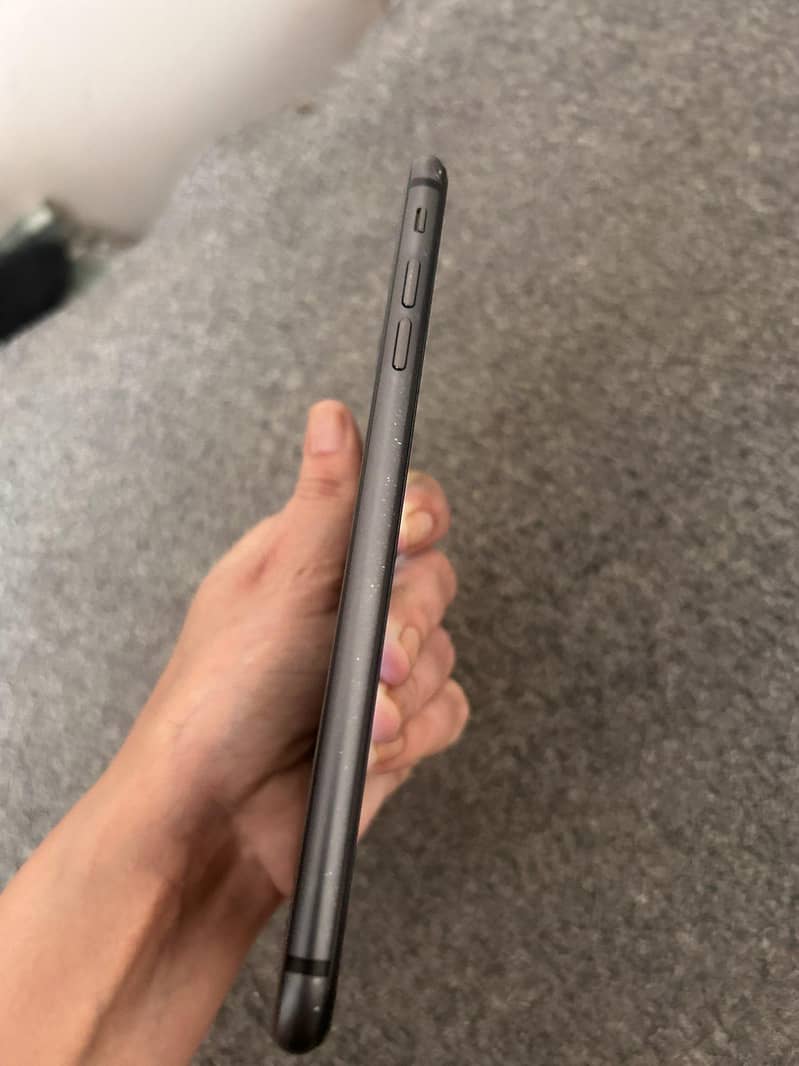 Apple iPhone 8 Plus 3