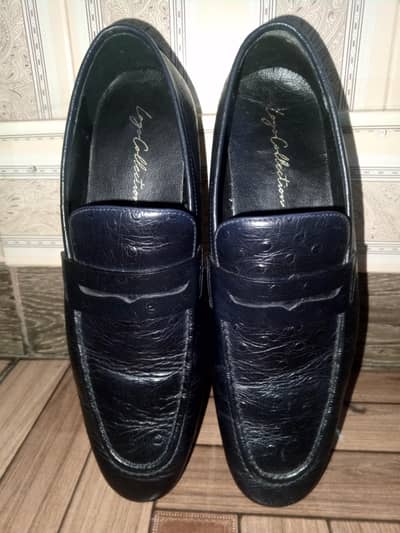 Logo shoes