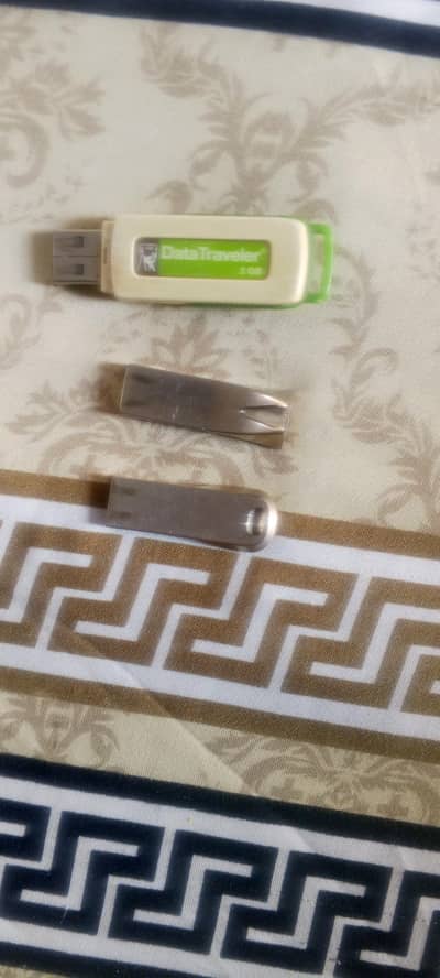 2 gb ram 3ddr 700/ 16gb USB 700 /32gb USB 1000 vja cable 500 power ha