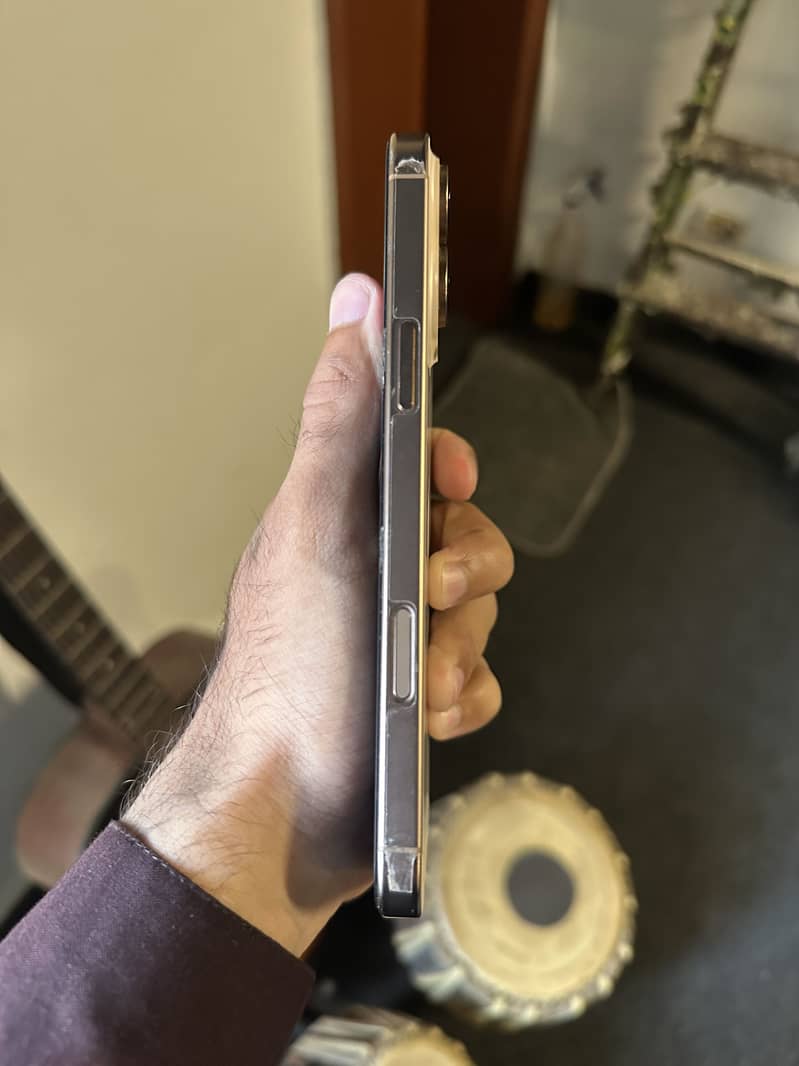 Apple iPhone 16 Pro Max 7