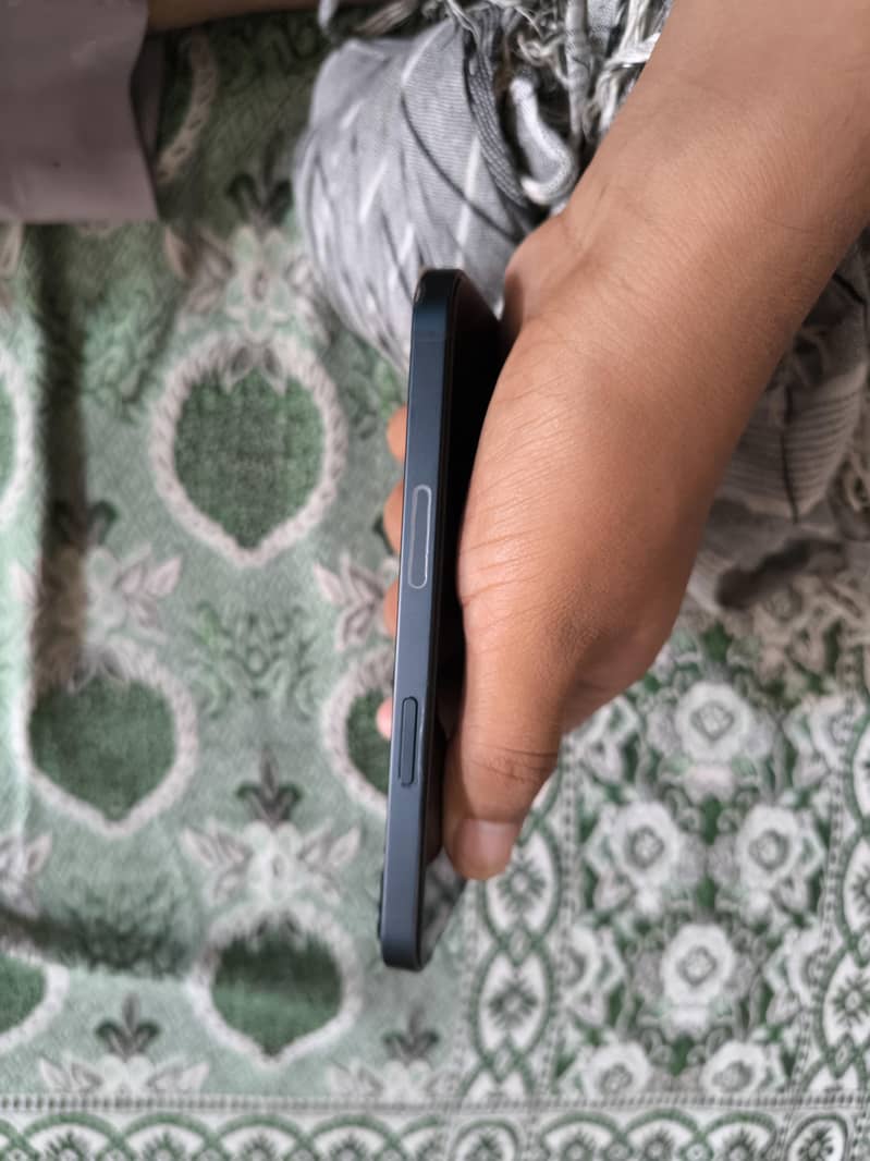 Apple iPhone 13 1